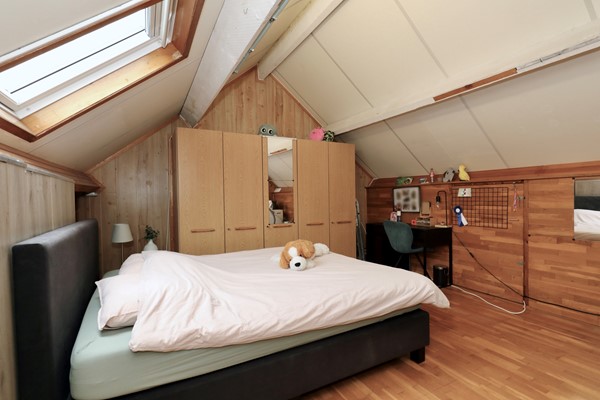 Foto - Te koop: Een goed geïsoleerde tussenwoning met onder meer een zonnige tuin op het zuiden, 3 slaapkamers, fijne badkamer, grote zolder(slaap)kamer, rustige tuin en een garage in Voerendaal.(Kunrade)